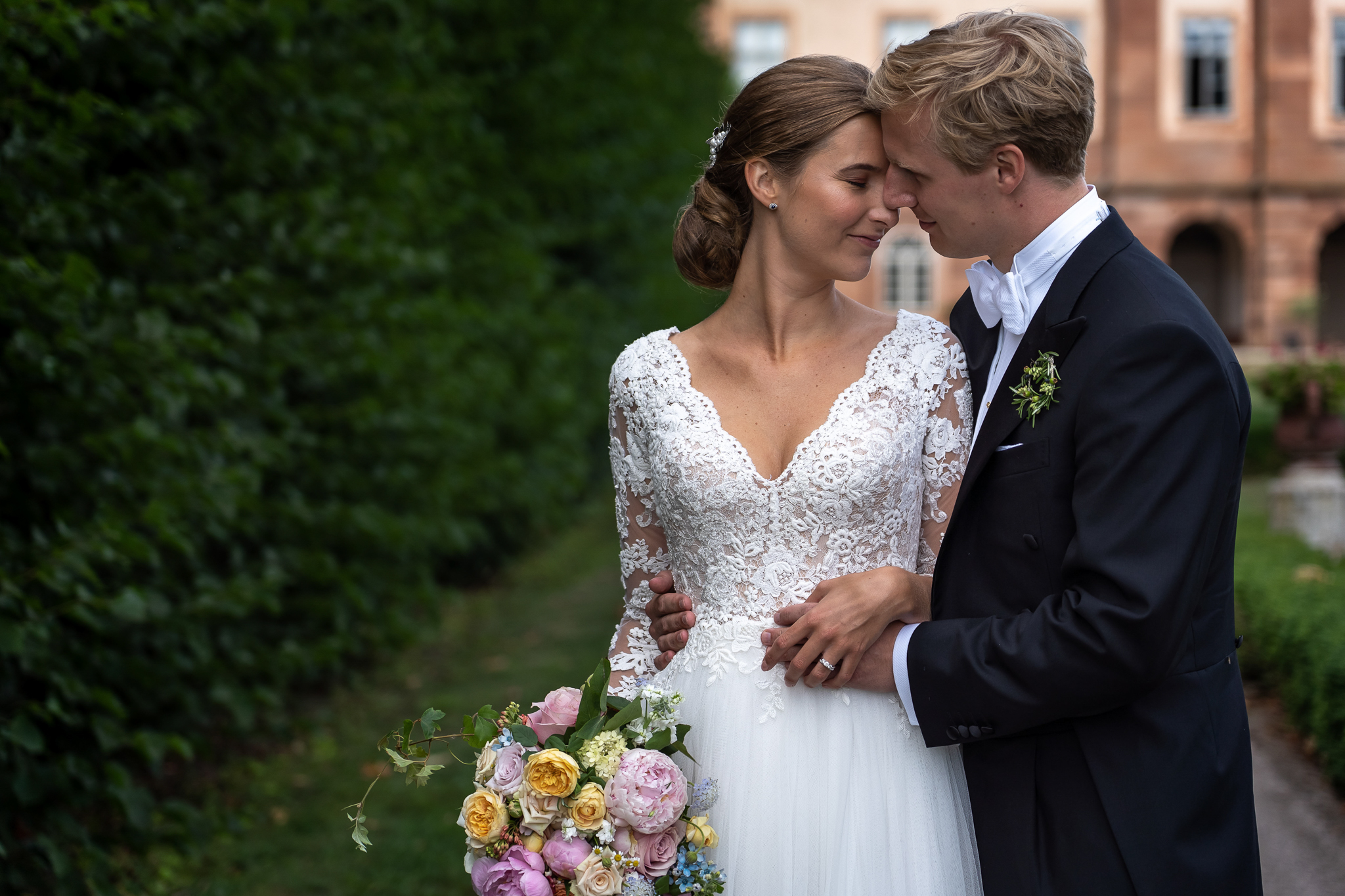 Bröllop på Övedskloster av Bröllopsfotograf Skåne