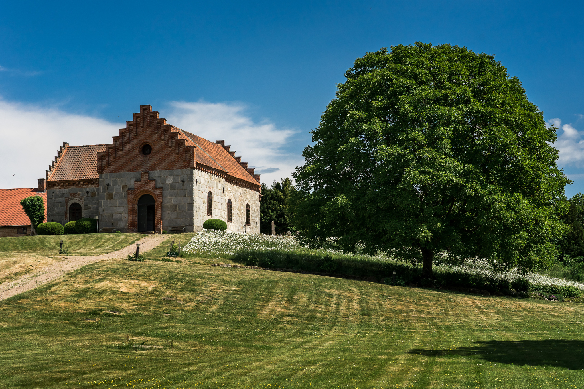 Trollenäs slott park av Bröllopsfotograf Skåne