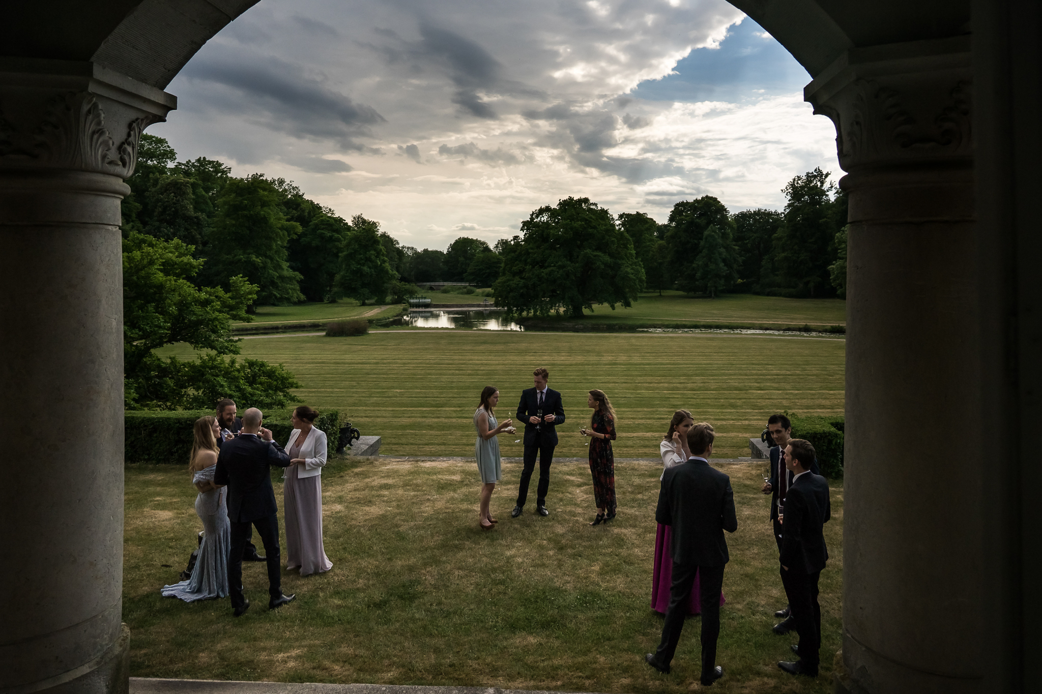 Trollenäs slott park av Bröllopsfotograf Skåne